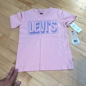 Levi’s tshirt